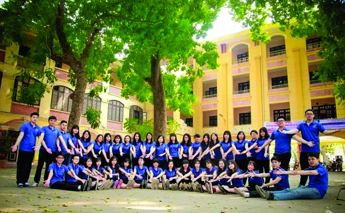 dong-phuc-hop-lop-mau-tim-than